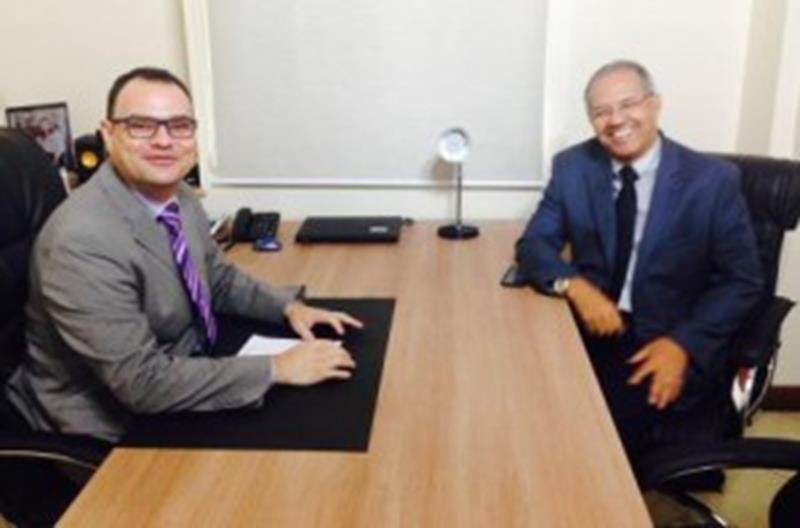 Vereador Ronny assina ficha do deputado Carlos Geilson ao PSDB