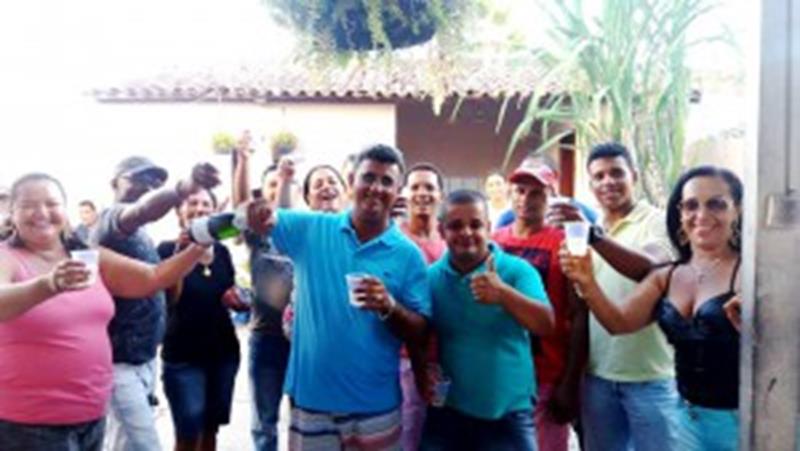 Lulinha recebe amigos em seu aniversario 