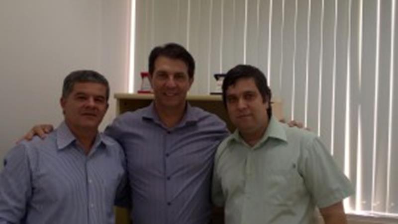 Deputado Arthur Maia entre Deibson e Mauricio Cesar 