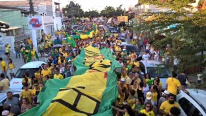 Manifestação de Fora Dilma e o PT em Feira de Santana.