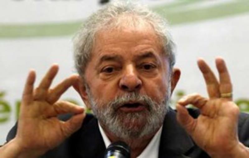 2016-04-25T170355Z_1_LYNXNPEC3O14S_RTROPTP_3_POLITICA-LULA-CONTROLEPOLICIA